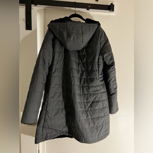 The North Face Reversible Puffer Jacket - Picture 7 of 9